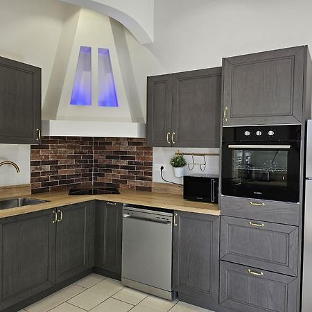 Agreable Logement Avec Terrasse Saint-Victoret ภายนอก รูปภาพ