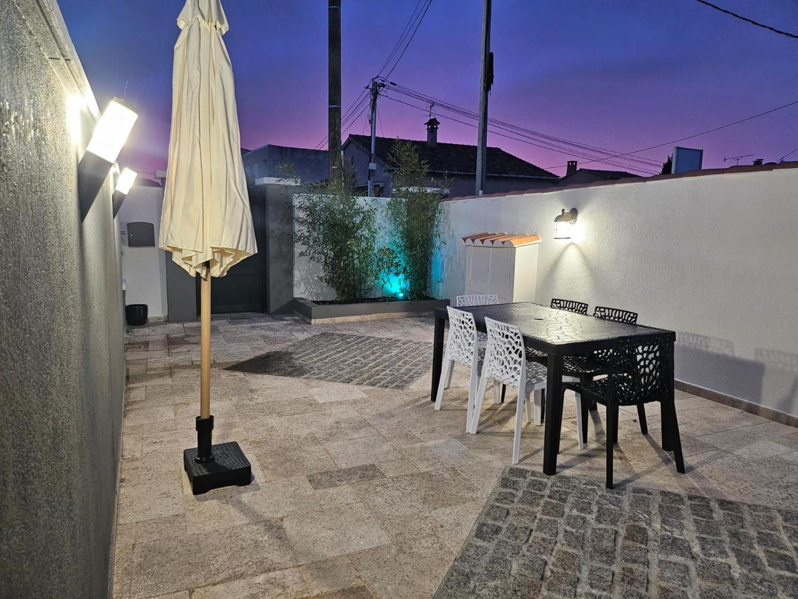 Agreable Logement Avec Terrasse Saint-Victoret ภายนอก รูปภาพ