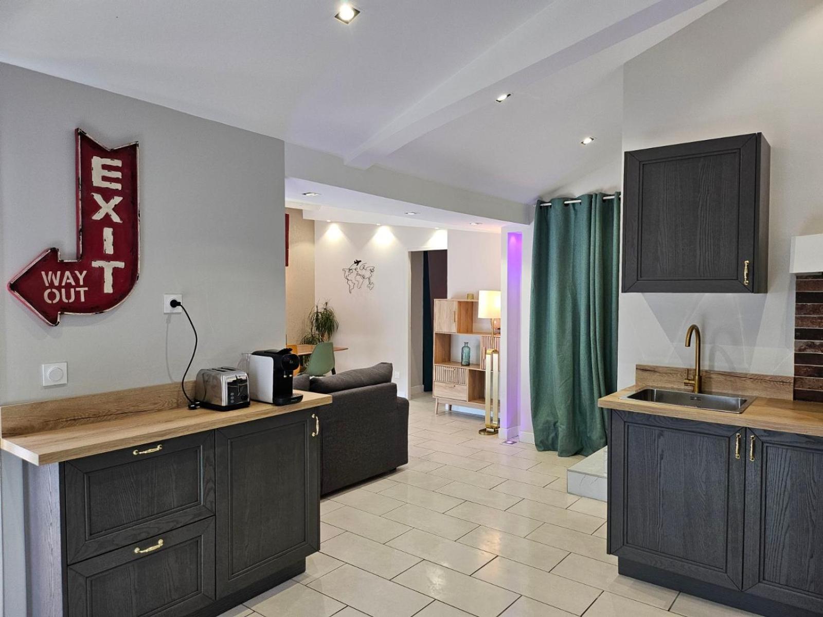 Agreable Logement Avec Terrasse Saint-Victoret ภายนอก รูปภาพ
