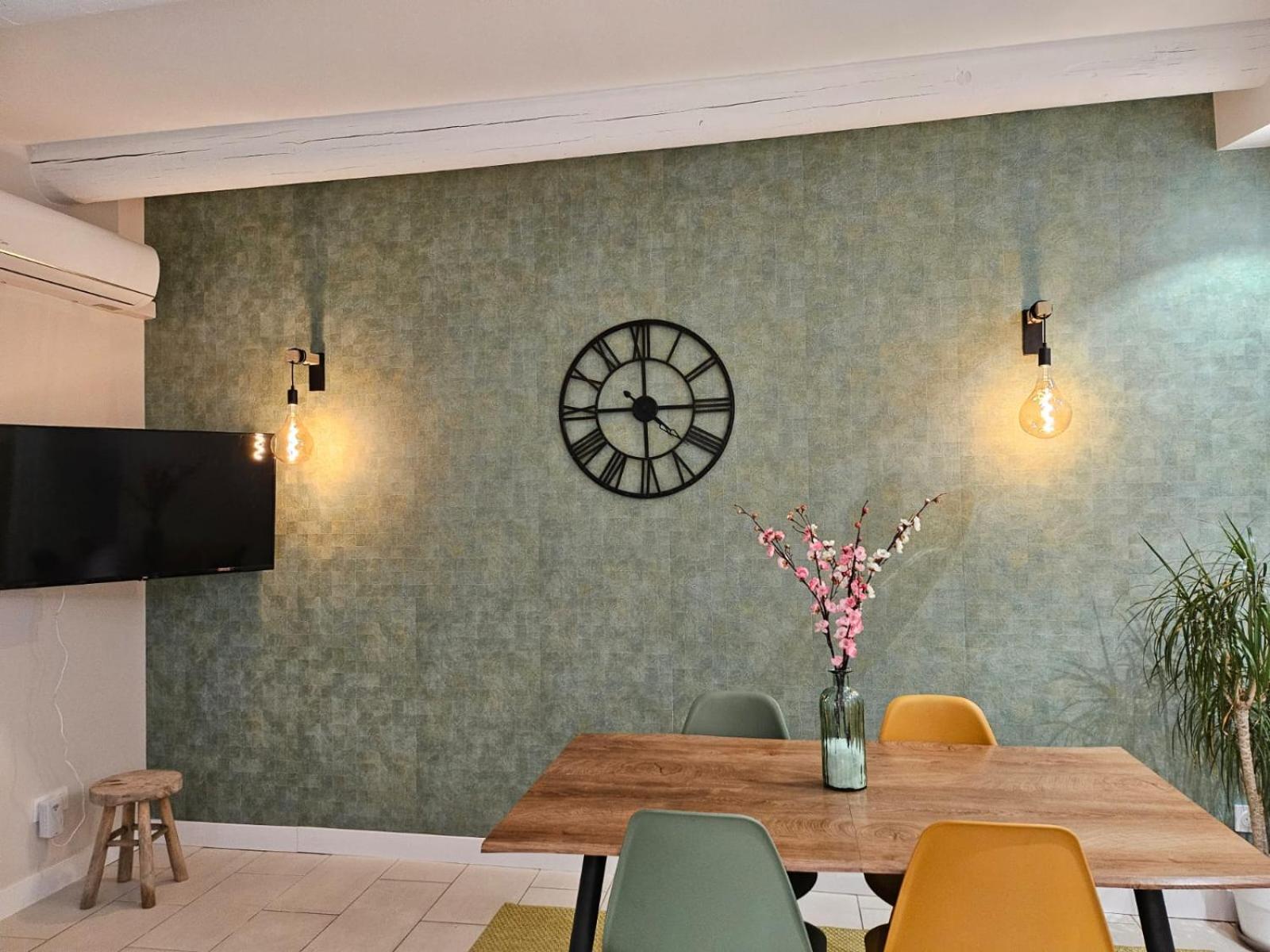 Agreable Logement Avec Terrasse Saint-Victoret ภายนอก รูปภาพ
